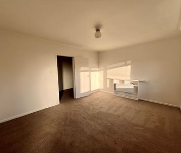Spacious two bedroom apartment - Photo 3