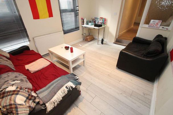 3 bedroom apartment to rent - Photo 1