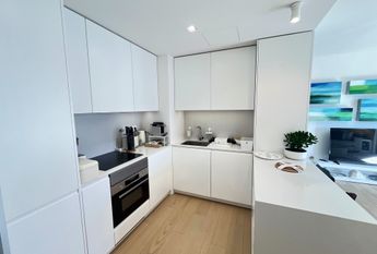 Apartamento T1 mobilado em Miraflores com Vista de Rio, a estrear