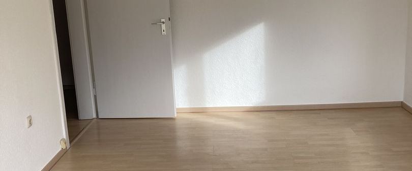 2 Zimmer DG- Wohnung mit Einbauküche und Balkon in Essen-Borbeck - Foto 1