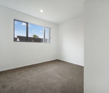 Modern & Convenient Living in the Heart of Henderson - Photo 5