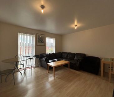 2 Bed Flat, New Road, NG7 - Photo 2