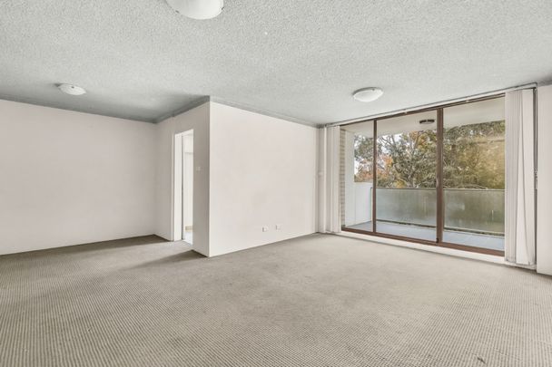 2 Bedroom Apartment Conveniently Located - Photo 1