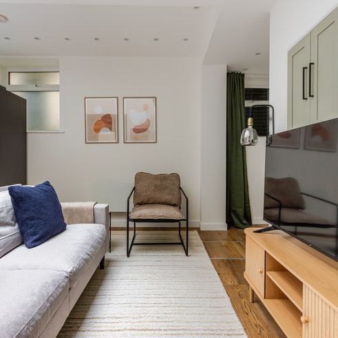 Tottenham Street - Photo 1