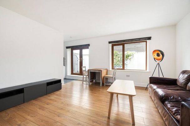 41 The Pine Winter Garden Pearse Street Dublin 2 - Photo 1