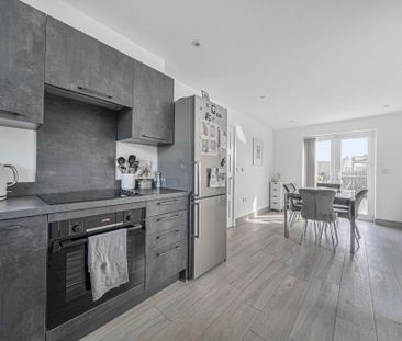 3 bedroom detached house to rent - Photo 3