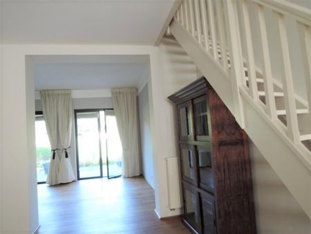 Lumineux rez de chaussée duplex avec parking à 1640 rhode st genese  Loyer: 1 300 € - Photo 4