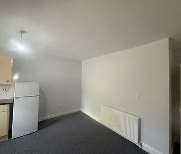 3 Bed Flat, Howard Road, SE25 - Photo 6