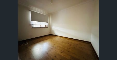Freshly Painted 2-Bedroom Unit Between the CBD and the Beach - Photo 4