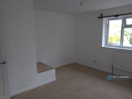 2 bedroom semi-detached house to rent - Photo 3
