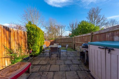 Picton Close, Camberley, Surrey, GU15 - Photo 2