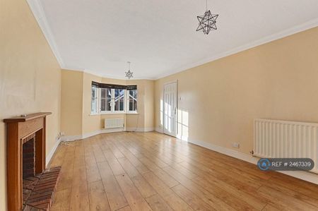 5 bedroom detached house to rent - Photo 2