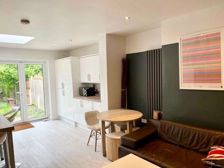 North Place Room 5 - Photo 5