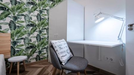 Room in a shared 4-bedroom apartment for rent in l'Antiga Esquerra de l'Eixample (Professionals only, couples allowed, students allowed) - Foto 4