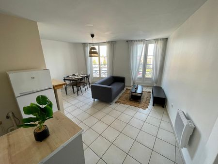 A louer charmant T2 meublé de 39.86 m2 avec vue dégagée - Place du Terreau - Photo 2