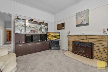 Spacious Family Home in Prime Location - Photo 2
