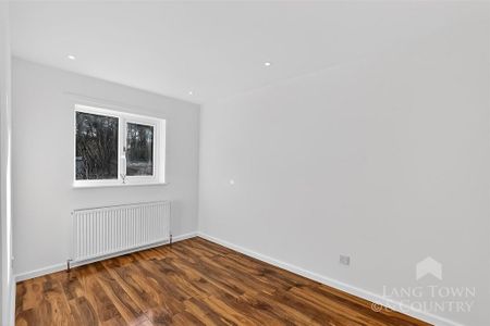 2 bedroom semi-detached house to rent - Photo 4