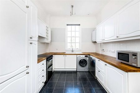 A beautifully presented two bedroom, two bathroom apartment set within approximate 8 acres. - Photo 4