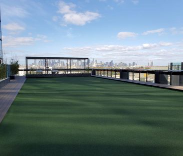 Great Views! Brand New Luxury 1 Bedroom Corner Unit with Car Park - Photo 3