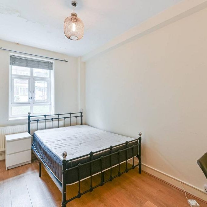 4 bedroom flat to rent - Photo 1