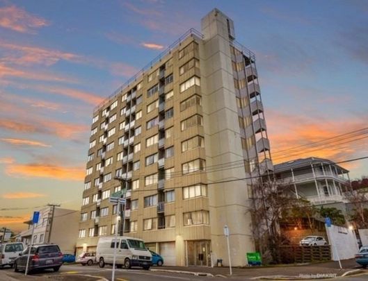 Warm, sunny apartment. Magnificent views - Photo 1