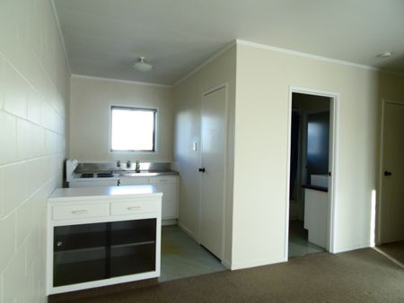 Great Location, Nice and Tidy - Photo 4