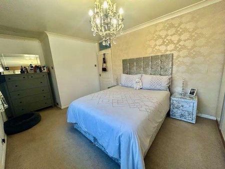 Ashford, Elgin Avenue, TW15 - Photo 3