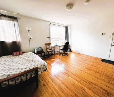 3 1/2: Spacieux, Lumineux, 3e étage - Photo 1