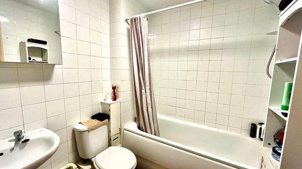 Grove Road, Sutton, SM1 - Photo 1