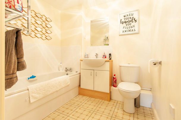 2 bedroom ground floor flat to rent - Photo 1