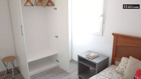 Double bed in Room in a shared 3-bedroom apartment for rent in Getafe, bills included - Foto 3