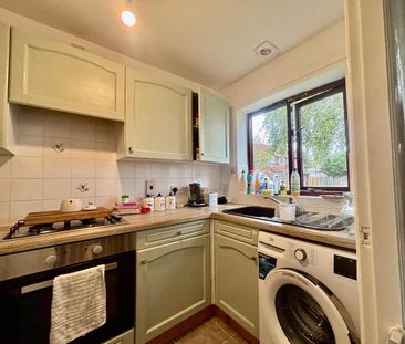2 bedroom semi-detached house to rent - Photo 5