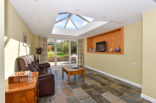 4 bedroom detached house to rent - Photo 1