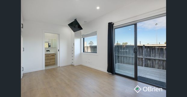 Modern Living with Private Courtyard - Photo 1