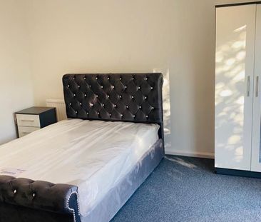 Room in a Shared House, Varden Croft, B5 - Photo 2