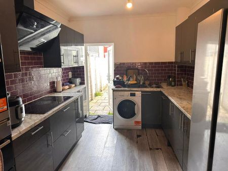 House share to rent - Photo 2