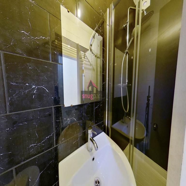 8 bedroom house to rent - Photo 1