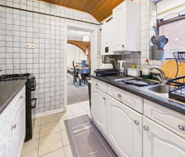 3 bedroom semi-detached house to rent - Photo 6