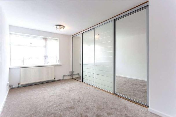 Hanover Way, Windsor, SL4 - Photo 1