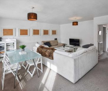 3 bedroom flat to rent - Photo 4