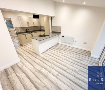 2 bedroom end of terrace house to rent - Photo 3