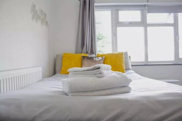 Studio Flat, Dollis Heights, NW2 - Photo 1