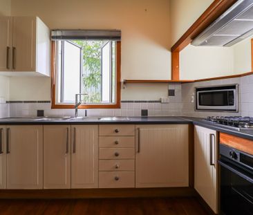 CHARMING COTTAGE IN SOUTH GLADSTONE - Photo 4