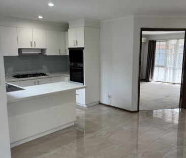 Low maintenance family home - Photo 1