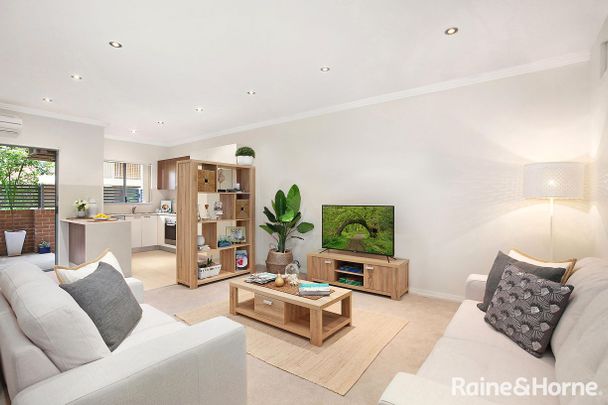 Modern Apartment With Own Private Street Entry - Photo 1