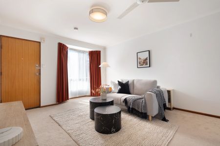 Modern 2-Bedroom Unit with Private Backyard - $580 per Week - Photo 2