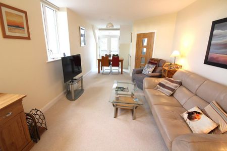 2 bedroom retirement property to rent - Photo 2