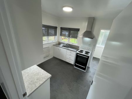 Hillcrest - 2 Bedroom - Photo 3