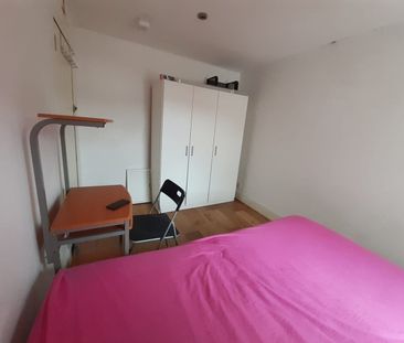 Room in a Shared House, Albert Square, E15 - Photo 2
