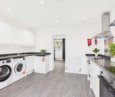 1 bedroom in a house share to rent - Photo 2